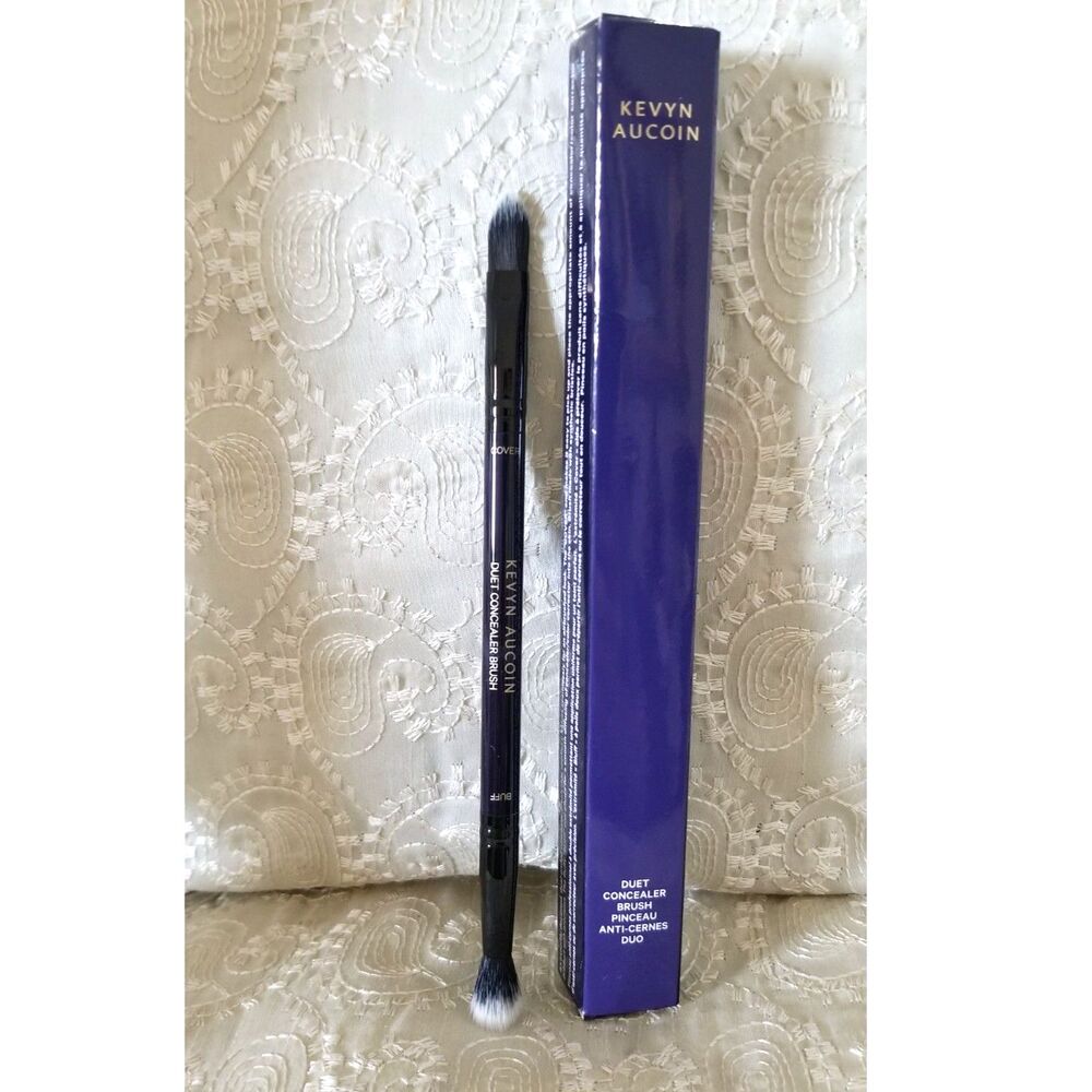 Kevyn Aucoin Duet Concealer Brush